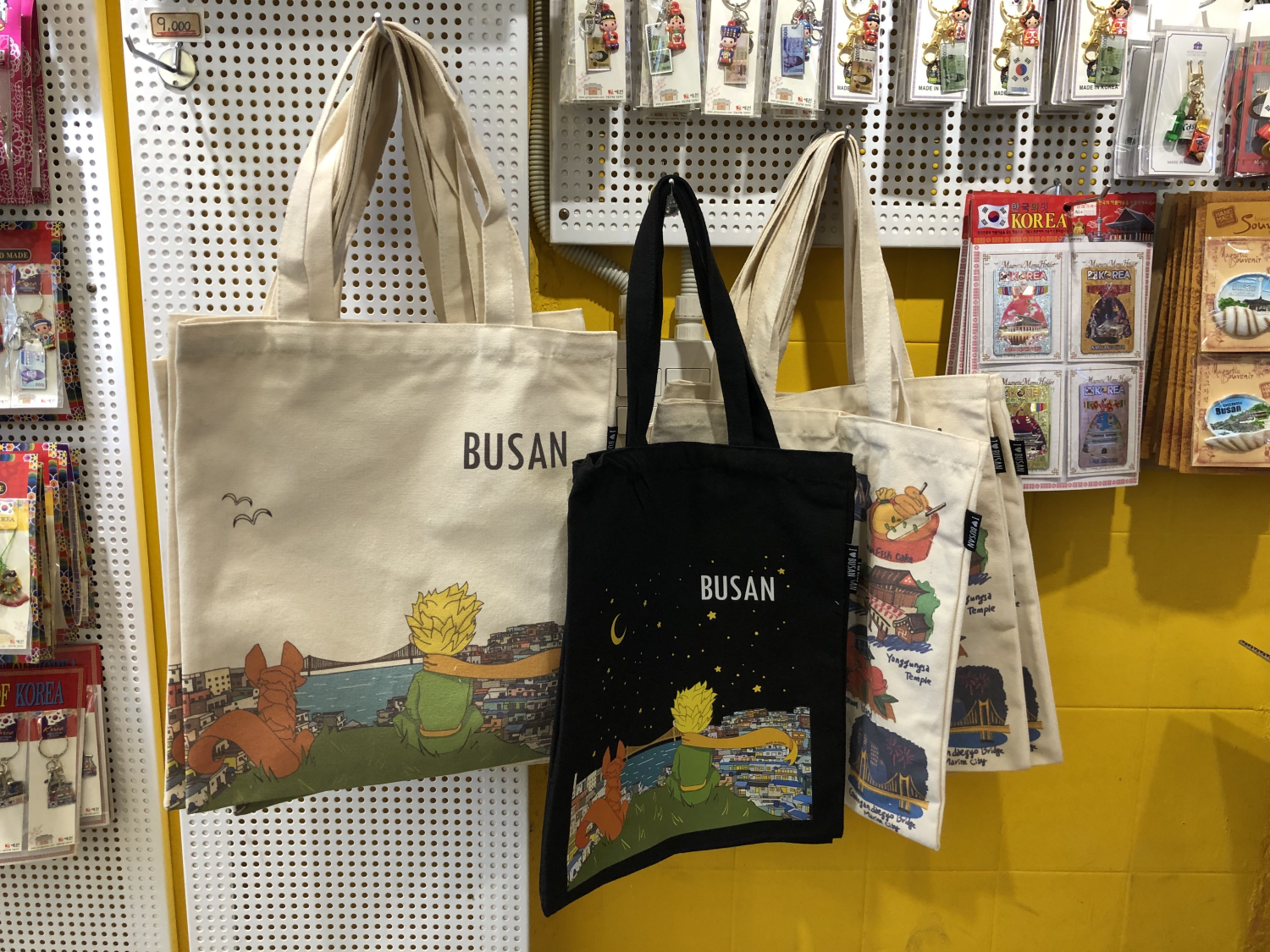 Gamcheon Culture Village : Romance Shop | Get low-cost, high quality accessories from beautiful store!